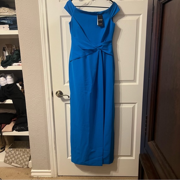 LAUREN RALPH LAUREN
Crepe Off-the-Shoulder Gown - Picture 3 of 6